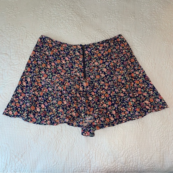 Urban Outfitters Kimchi Blue Flowy Floral Shorts - Picture 2 of 4